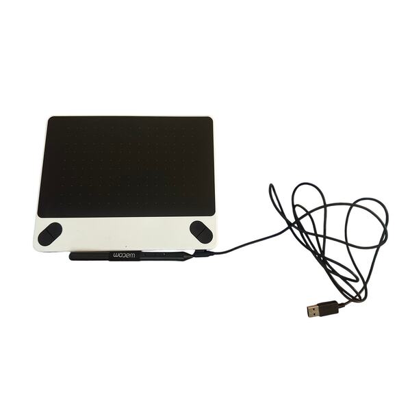 Wacom Intuos Draw CTL490 Digital Drawing Graphics Tablet Artist Pen White + USB - Picture 1 of 3
